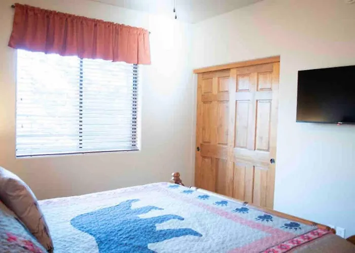 Cozy White Mountain Getaway! Apartment *