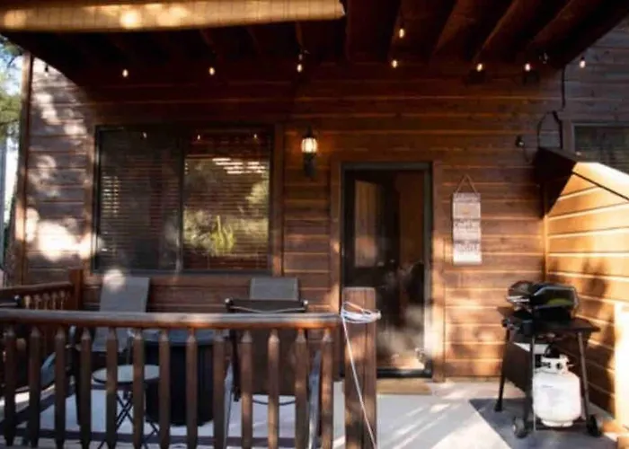 Cozy White Mountain Getaway! *