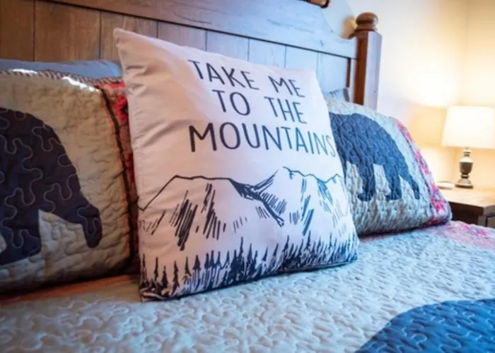 Cozy White Mountain Getaway! *